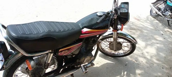 honda-125-2012-model-karachi-no-big-1