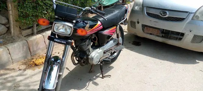 honda-125-2012-model-karachi-no-big-2